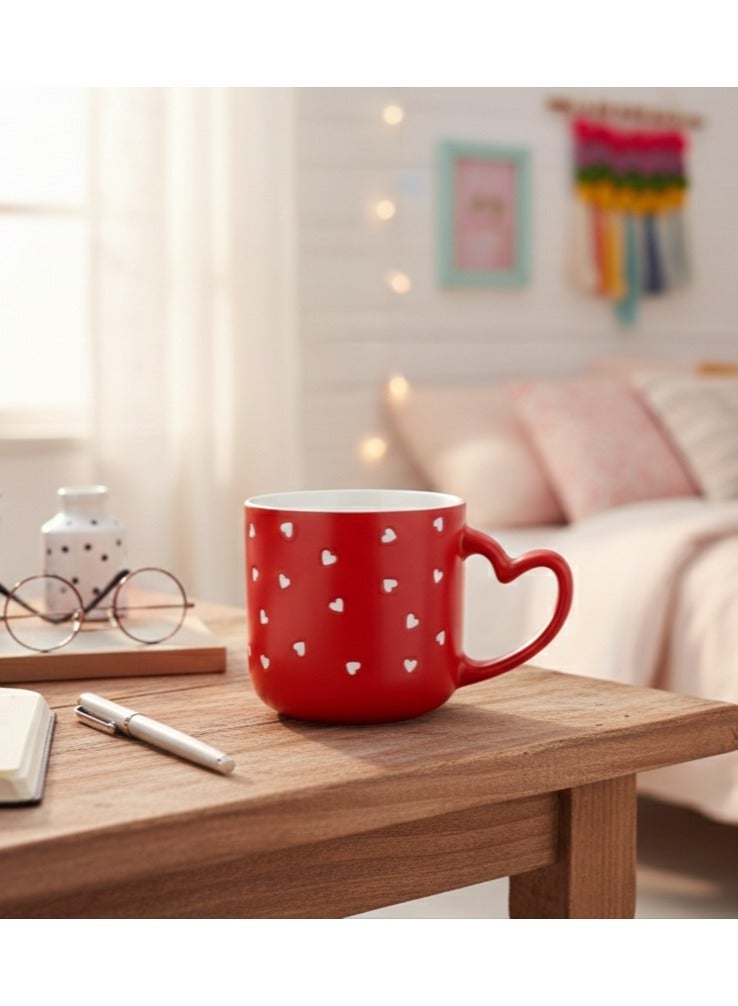 مج بورسلين أنيق باللون الأحمر مزين بنقوش قلوب بيضاء سعة 400 مل مع مقبض مريح وتصميم عملي للاستخدام اليومي - Image 2